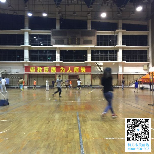 師傅跑起來(lái)接球了 師傅跑起來(lái)接球了