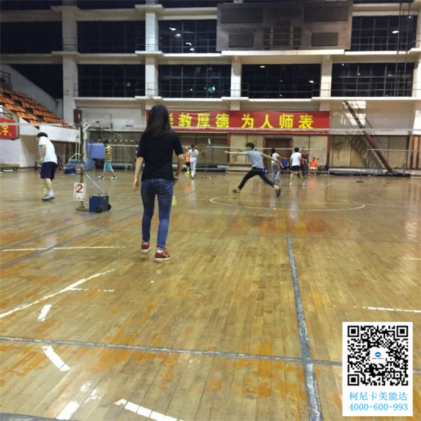 師傅跑起來(lái)接球了 師傅跑起來(lái)接球了