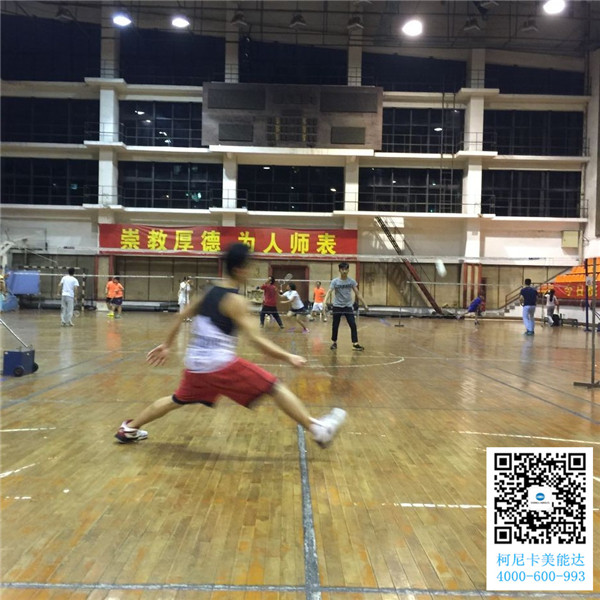 柯尼卡美能達(dá)復(fù)印機(jī)代理商羽毛球賽第7回合之精彩選徒兒比賽中 柯尼卡美能達(dá)復(fù)印機(jī)代理商羽毛球賽第7回合之精彩選徒兒比賽中