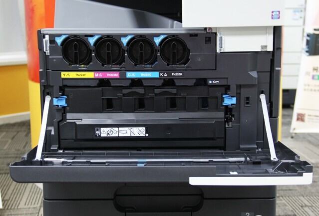 碳粉盒和廢粉盒 與前代機型相同的結(jié)構(gòu)-科頤辦公 碳粉盒和廢粉盒 與前代機型相同的結(jié)構(gòu)-科頤辦公